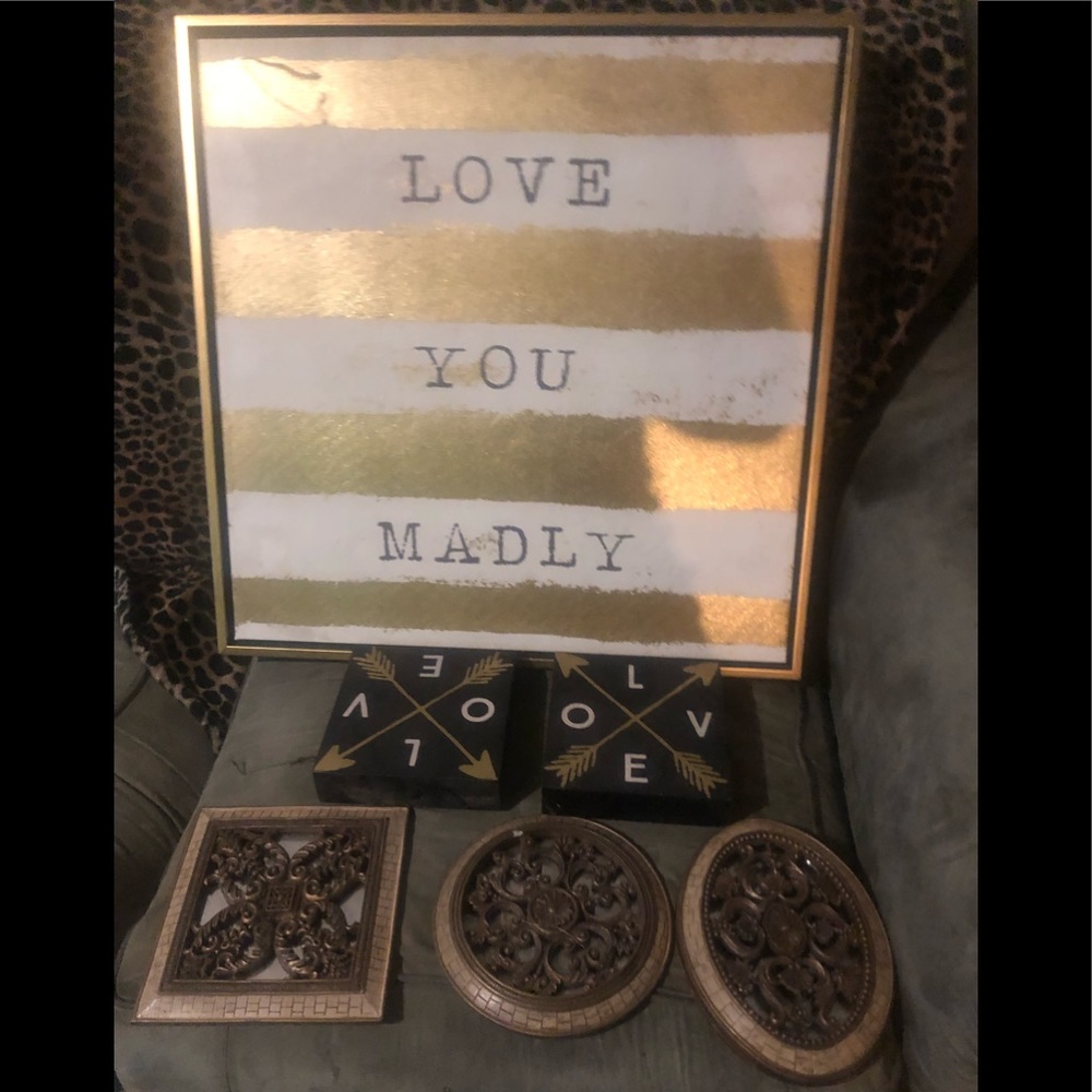 Large picture, 2 smaller wood plaques & 3 mirrors